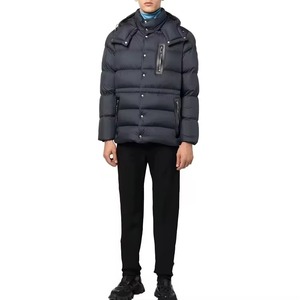 Veste matelassée en nylon pour homme sur mesure, col montant, fermeture éclair, veste d'hiver rembourrée de duvet avec capuche et poches zippées - Product Image 4