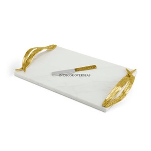 Plateau de service en marbre de couleur blanche avec des fleurs et des feuilles de couleur noire et dorée Poignées de designer pour une meilleure prise en main - Product Image 5