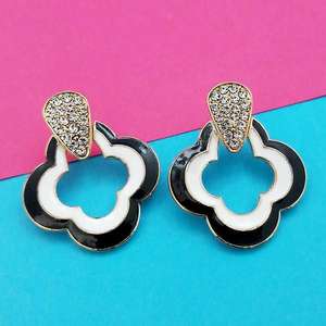 Kriaa Black Meenakari Pendientes colgantes Chapado en oro con piedra austriaca 1314127C Accesorio de moda - Product Image 1