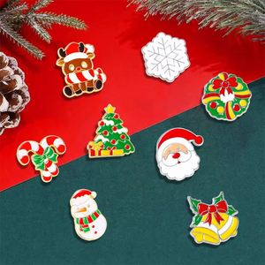 Broche de Metal con Diseño de Reno Navideño de Dibujos Animados, Accesorios de Insignia de Copo de Nieve, Adornos <span class=keywords><strong>Infantiles</strong></span> para Navidad, Venta al Por Mayor - Product Image 1