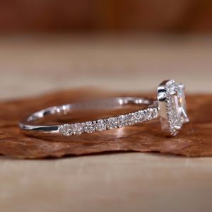 Bagues de fiançailles de mariage personnalisées en moissanite solitaire coupe princesse pour femmes en argent sterling 925 - Product Image 2