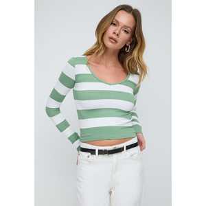 เสื้อยืดแขนยาวลายทางไร้รอยต่อแบบลำลองพร้อมโลโก้ด้านหน้า - Product Image 3