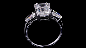 Bague de fiançailles avec diamant radiant et trapézoïdal cultivé en laboratoire, certifié IGI, pour demande en mariage, mariage et événements spéciaux - Product Image 6