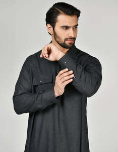 Vente en gros de vêtements islamiques saoudiens pour hommes Juba Thobe Robe islamique pour hommes Juba Vêtements islamiques pour hommes à manches longues Thobe arabe Jubbah pour hommes - Product Image 4