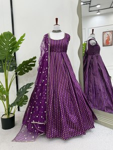 Vêtements de mariage de luxe Jacquard soie Anarkali robe avec bordure en dentelle pour les femmes Pishwa Style ethnique indien traditionnel robe de festival - Product Image 3