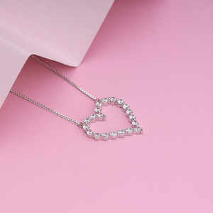 Magnifique collier pour femme en argent avec pendentif cœur, cadeau classique au design élégant et raffiné - Product Image 3