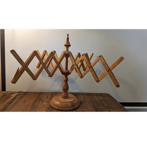 Enrouleur à fil traditionnel en bois robuste avec structure pour l'enroulement continu du fil, disponible à prix réduit - Product Image 2