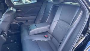 Toyota Crown Limited GS berline automatique 2023, sièges en cuir, toit ouvrant panoramique - Product Image 2