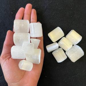 Alta calidad hecha a mano selenita piedra caída Feng Shui tallado ágata piedra preciosa amor estilo curación cristal Tumble piedra artesanías - Product Image 1