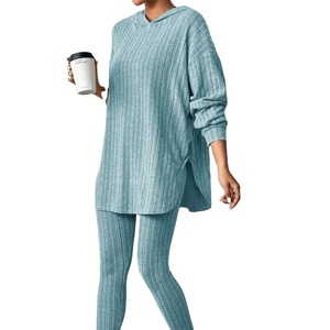 Top transpirable de manga larga con capucha para mujer y conjunto de pantalones ajustados, Top y pantalones informales con dobladillo dividido para primavera y otoño - Product Image 1