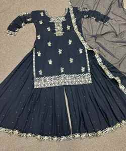 ชุดรับแขกผู้หญิงสุดหรู ผ้าตาข่ายแบบยูกาตะ ประดับเพชรสวยงาม ลายตารางทันสมัย ดึงดูดใจ เหมาะสำหรับงานปาร์ตี้สไตล์บอลลีวูด ผ้าไหมผสมคอตตอน - Product Image 4