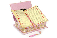 Coffret cadeau islamique recouvert de velours, couverture en velours, Quran en Plexi doré, détails personnalisables, écriture sur boîte, fabricant, vente en gros
