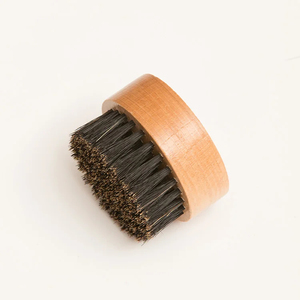 Brosse à barbe en bois MORGANS INDUSTRIES avec poils naturels, design écologique et adapté aux voyages, pour le soin des poils du visage - Product Image 2