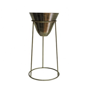 Jardinière de style moderne pour décoration intérieure/extérieure avec support Jardinière de sol en or enduit de poudre noire avec support Pots de fleurs Jardinières - Product Image 3