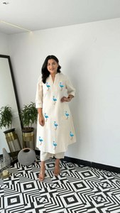 Magnifiques ensembles de costumes de fête pour femmes avec un design réversible Aline Kurt et Plazzo pour toutes les saisons - Product Image 3