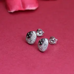 "ต่างหูทองเหลืองผีเสื้อวินเทจต่างหูมุกศาสนากับลูกบาศก์เซอร์โคเนีย" - Product Image 3