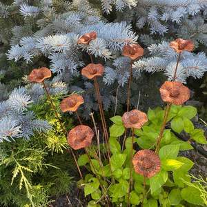 Estacas de Jardín de Hierro y Aluminio, Decoración Elegante para Césped, Marcadores de Plantas para Exteriores, Diseño Duradero Resistente al Óxido, Resistente a la Intemperie, Calidad Artesanal - Product Image 1