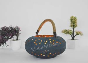 Lanterne de qualité supérieure faite à la main de style vintage suspendu à chaud avec poignée en cuir lanterne à l'aspect classique revêtue de poudre T-Light Votive Holder - Product Image 4