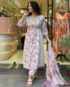 Pantalon Kurti en pur coton de couleur étonnante de la meilleure qualité pour les festivals avec Dupatta avec broderie et motifs à vendre - Product Image 2