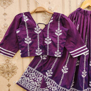 Ensemble Lehenga Choli pour enfants Shoryam Fashion, violet brodé, longueur au sol |   Vêtements ethniques pour filles en gros pour Diwali et mariage - Product Image 3