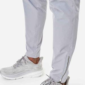 Venta al por mayor de ropa deportiva de gran tamaño personalizada, ropa de calle informal, chándal cortavientos reflectante de 3m, chándal de nailon para hombres y mujeres - Product Image 3