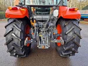 Tractor agrícola Kubota M4072 74HP 4WD | Tractor agrícola versátil a la venta - Product Image 2