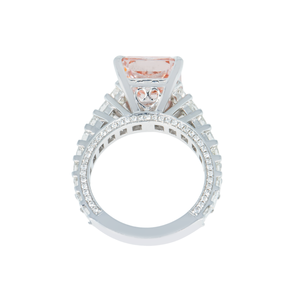 Anillo de Compromiso de Platino para Mujer con Diamante Sintético Rosa Intenso Corte Princesa, Piedras Laterales de Diamante Blanco, Certificado IGI - Product Image 4