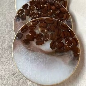 Sous-verres en résine avec thèmes de vagues océaniques parfaits pour la décoration de la maison de plage et le style intérieur côtier - Product Image 1