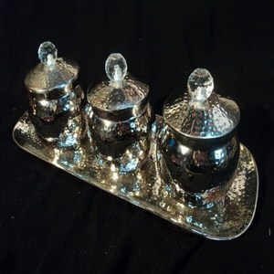 Finition couleur argent à texture martelée Bol de créateur à bords incurvés en forme de rectangle poli brillant avec poignée en feuilles plaquées or - Product Image 6