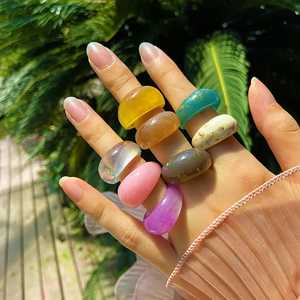 Vente en gros Bague personnalisée en résine polie de haute qualité Bijoux de mode fabriqués à la main pour femmes Belle boîte incrustée de fiançailles - Product Image 2