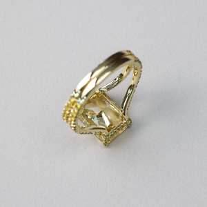 Anillo de compromiso de diamante cultivado en laboratorio amarillo radiante de 2.50CT, anillos finos de Halo oculto de cola de pez francés de oro amarillo de 14K - Product Image 6