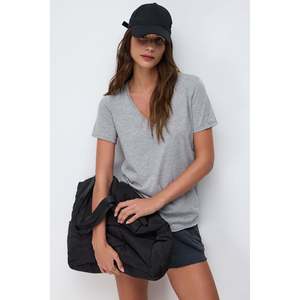 Camiseta con cuello recortado - Product Image 2