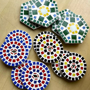 Sous-verre en mosaïque de verre hexagonal rond, base en ciment, protection de table, accessoire de cuisine, vaisselle, restaurant, bar - Product Image 1