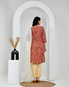 ชุดคุर्ตาพันท์พิมพ์ลายด้วยมือสำหรับผู้หญิง พร้อมผ้าคลุมไหล่ |   ชุดผ้าฝ้ายสไตล์ชาติพันธุ์ |   ชุดสตรีอินเดียสำหรับขายส่ง - Product Image 4