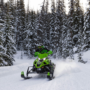 Motoneige Arctic Cat Riot 9000 ATAC ES 2024, 4 temps, 998 cm3, 3 cylindres, turbocompressé, hybride/électrique/essence - Product Image 4