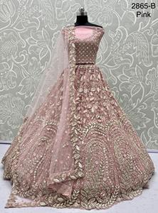 Vêtements de soirée de créateur Vêtements de mariage Filet lourd exclusif avec broderie à motif fantaisie Lehenga Choli à vendre - Product Image 4