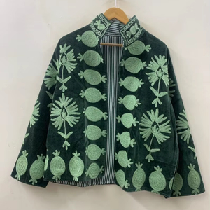 Chaqueta de terciopelo con bordado Suzani, hecha a mano, estilo indio, abrigo floral, chaqueta con rayas en el interior, estilo bohemio, chaqueta de invierno - Product Image 1