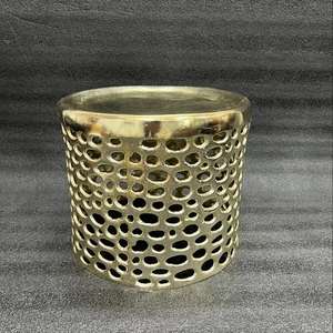 Présentoir à gâteau contemporain en maille dorée Beau support à pâtisserie en aluminium écologique pour les fêtes et les mariages Plats et assiettes - Product Image 4