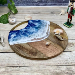 Planche à découper en résine et en bois avec finition rustique faite à la main, idéale pour les maisons élégantes offrant un service décoratif - Product Image 1