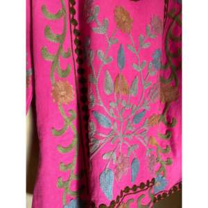 Chaqueta de Cuero Tribal Suzani para Mujer, Estilo Boho Oversize, Color Rosa Salvia, Reversible, Acolchada y Bordada, Talla XL para Primavera - Product Image 6