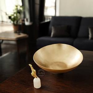 Lot de 2 bols de service élégants en métal doré, durables, légers et parfaits pour les repas modernes et la décoration intérieure - Product Image 3