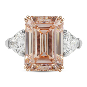 Bague de fiançailles fantaisie en or rose intense à trois pierres, diamant de laboratoire taille émeraude, bande en or bicolore 14K, certifié IGI, 1,56 carat VS - Product Image 1