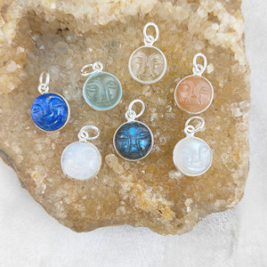 Colgante de Bisel de Plata Hecho a Mano con Piedra Preciosa Talla Rodio Plateado Plata Esterlina Oro Vermeil Joyería de Diseño Facial Único - Product Image 1