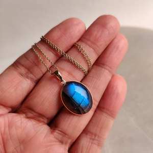 Pendentif en or 14 carats avec labradorite naturelle de forme ovale, 19x14 mm, bijoux en or fins et élégants pour femmes, provenant d'une usine de bijoux en gros - Product Image 3