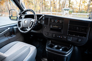 Prix Abordable 2023 Chevrolet Express 2500 Plateforme de couchage pour conversion en camping-car, Prêt à l'exportation - Product Image 5