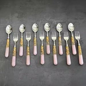 Juego de cubiertos de artesanía H.M.A, cubiertos de acero espejado con mango de resina, decoración de mesa de cocina, idea de regalo moderna elegante - Product Image 6