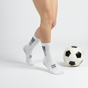 Chaussettes de sport unisexes pour le football avec semelle en tissu éponge, logo personnalisé, matière Coolmax, écologiques et respirantes, imprimé en silicone sur la plante du pied - Product Image 4