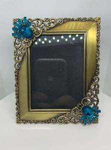 Cadre photo carré en laiton avec design élégant en verre parfait pour les articles de décoration de chambre de luxe exposés au mur ou debout - Product Image 4