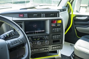 ORDER <b>USED</b> 2025 Cheapest Semi Truck with D13 Engine Sleeper Cab Commercial Freight Vehicle - Product Image 5