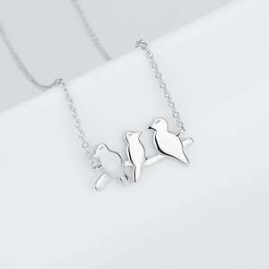 Collana in Argento Sterling con Ciondolo e Charm di Uccelli Appollaiati su Ramo - Product Image 1